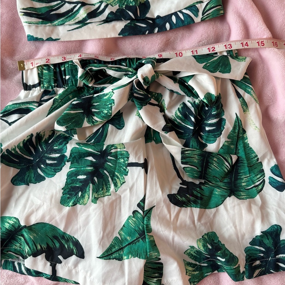Tropical Leaf Print Short Set - Picture 10 of 12